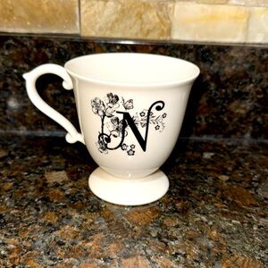 NWT ANTHROPOLOGIE Initial/Monogram Letter N White/Blk Floral Coffee/Tea Cup/Mug